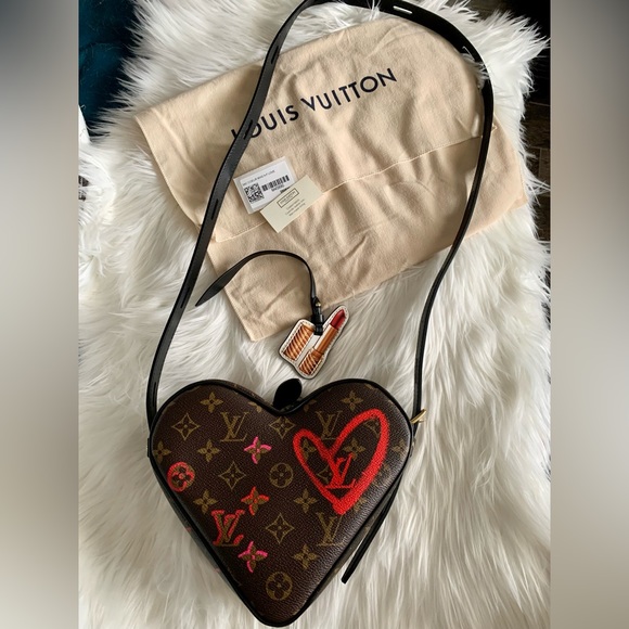 Brand New Louis Vuitton Limited Edition Fall in Love Sac Coeur Heart Bag - Picture 15 of 16